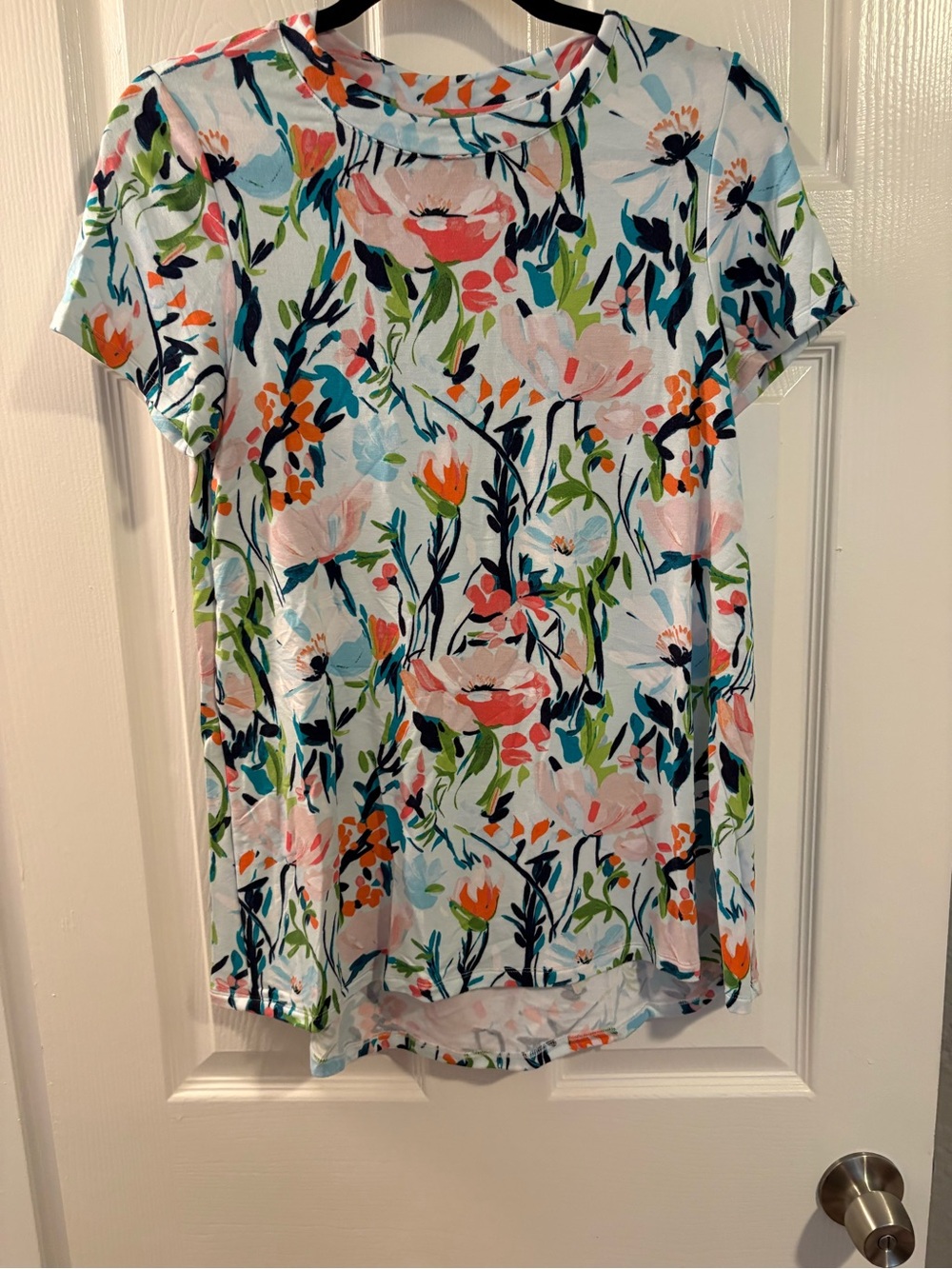 crown & ivy White Floral Short Sleeve Tee with Multicolor Print